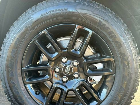 Used 2022 Land Rover Defender 90 X-Dynamic S image 24