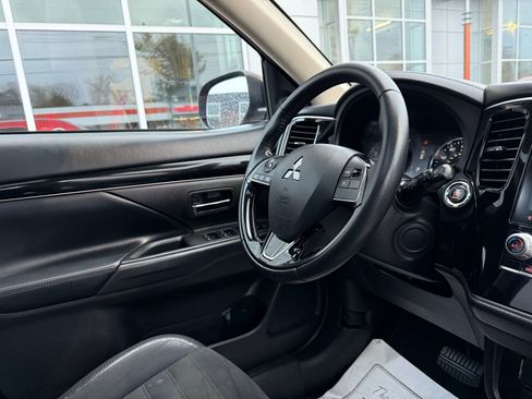 Used 2020 Mitsubishi Outlander SE image 27