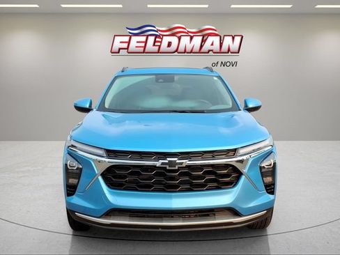 Used 2025 Chevrolet Trax LT w/ Sunroof Package FWD image 9