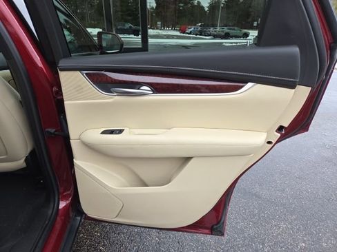 Used 2017 Cadillac XT5 Luxury image 39