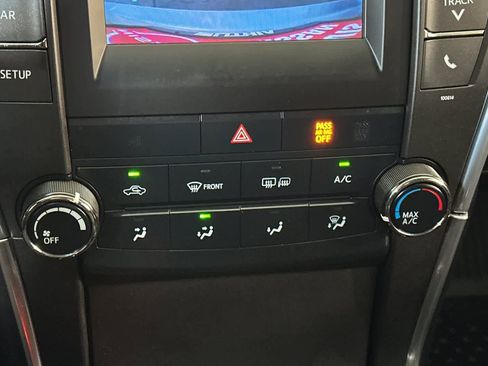 Used 2017 Toyota Camry SE FWD image 21