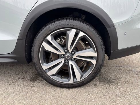 Used 2025 Volvo V60 B5 Cross Country Plus image 31