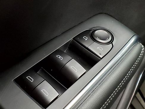 Used 2025 GMC Acadia Elevation image 27