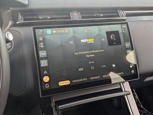 Used 2025 Land Rover Range Rover Velar Dynamic SE image 11