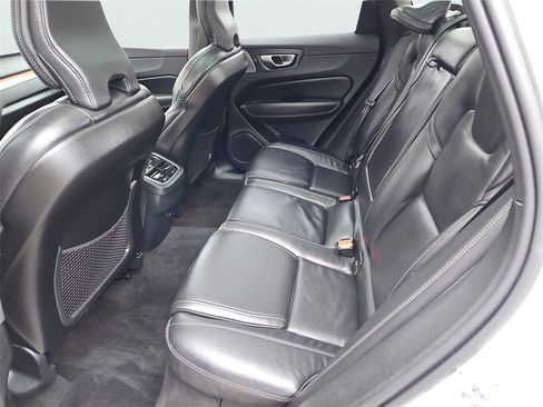 Used 2023 Volvo XC60 B6 Ultimate w/ Protection Package Premier image 36