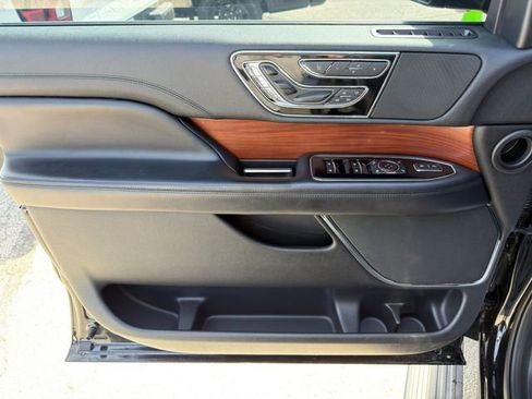 Used 2019 Lincoln Navigator Select w/ Technology Package image 22