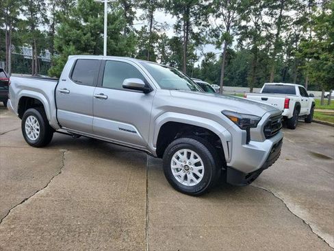 Certified 2026 Toyota Tacoma SR5 AWD/4WD image 9