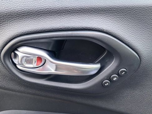 Used 2019 Jeep Cherokee Limited w/ Luxury Group image 14