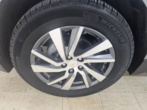 Used 2024 Chevrolet Equinox LT w/ LPO, Floor Liner Package FWD image 23