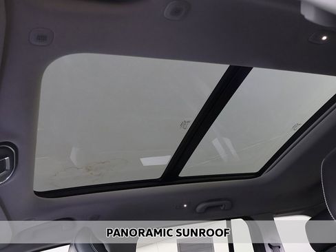 Used 2022 Jeep Grand Cherokee Limited image 4