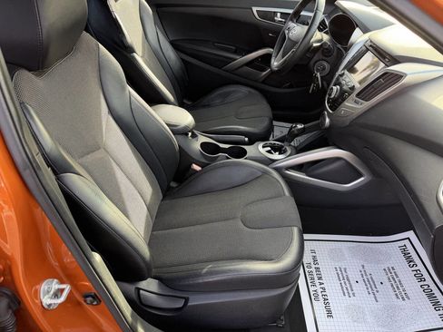 Used 2012 Hyundai Veloster w/ Style Pkg image 12