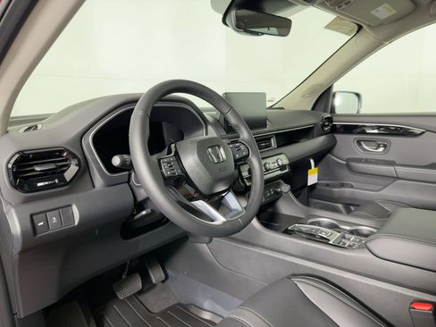 New 2025 Honda Pilot Touring image 3