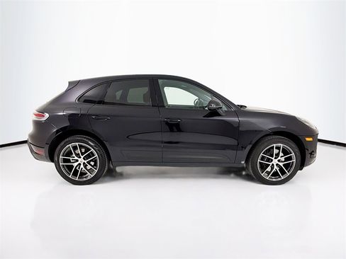 Certified 2025 Porsche Macan image 8