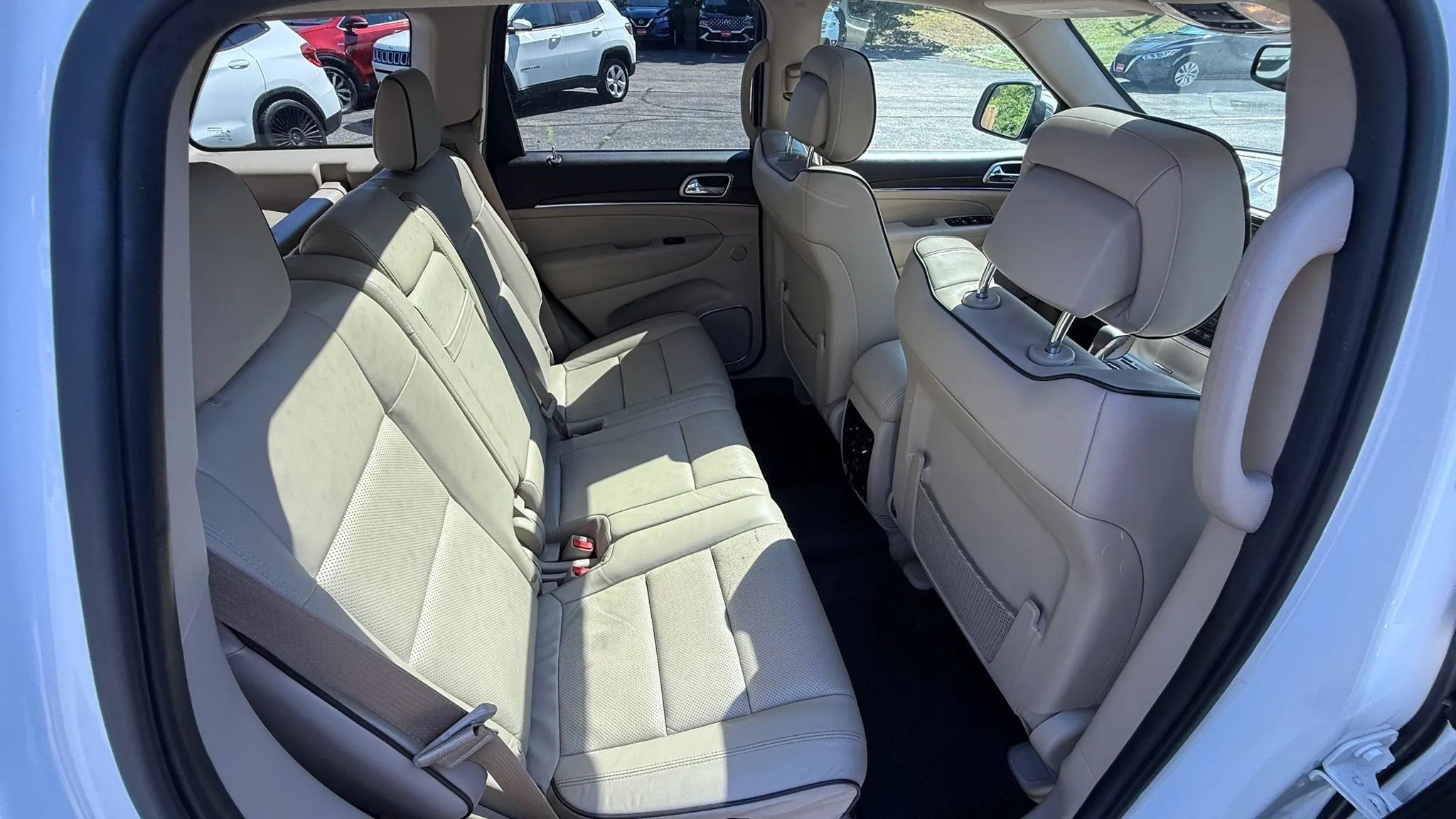 Used 2017 Jeep Grand Cherokee Overland w/ Jeep Active Safety Group AWD/4WD image 34