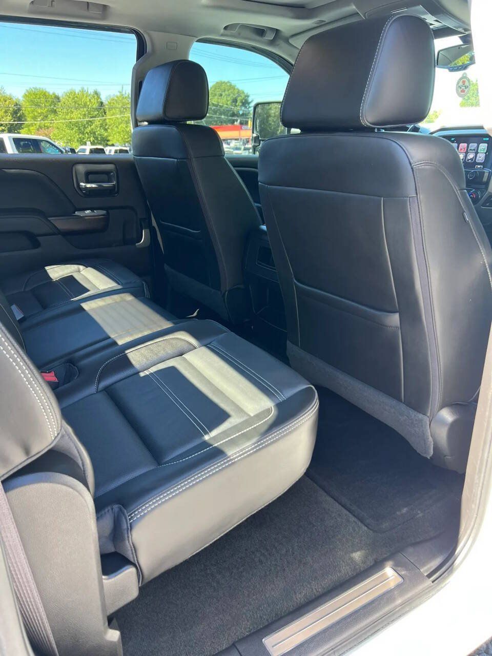 Used 2017 GMC Sierra 2500 Denali w/ Duramax Plus Package AWD/4WD image 23