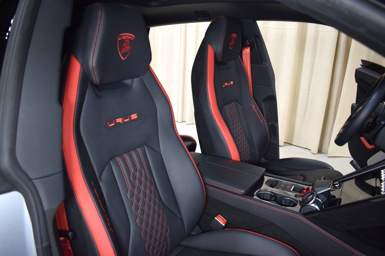 Used 2024 Lamborghini Urus Performante AWD/4WD image 22