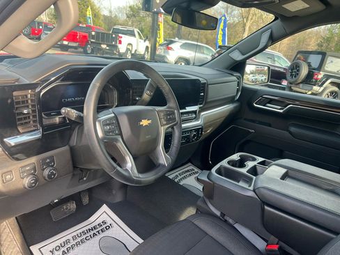 Used 2023 Chevrolet Silverado 1500 LT AWD/4WD image 14