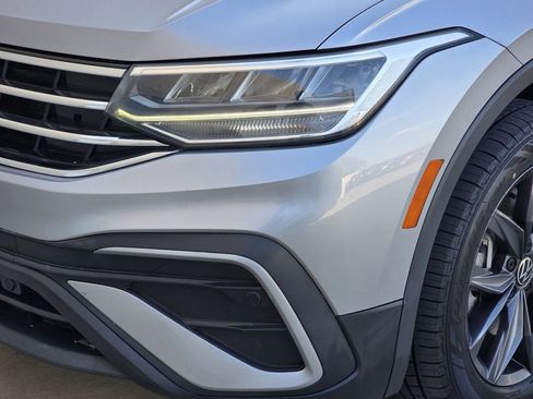 Used 2022 Volkswagen Tiguan SE image 6