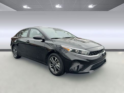 Used 2023 Kia Forte LXS image 7