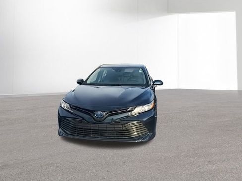 Used 2020 Toyota Camry LE image 3