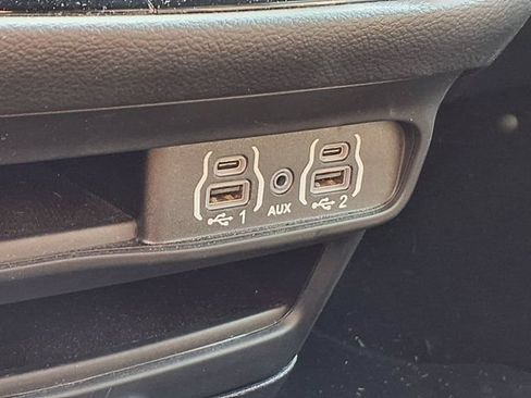 Used 2025 Chrysler Pacifica Select FWD image 13