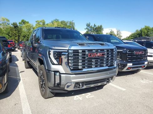 Used 2024 GMC Sierra 2500 Denali w/ Denali Reserve Package AWD/4WD image 3