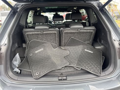 Used 2024 Volkswagen Tiguan SE R-Line image 18