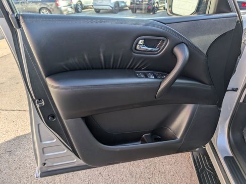 Used 2022 Nissan Armada SV w/ SV Appearance Package RWD image 12