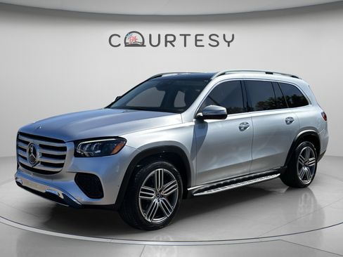Used 2024 Mercedes-Benz GLS 450 4MATIC image 1