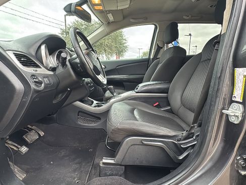 Used 2018 Dodge Journey SE w/ Popular Equipment Group image 9