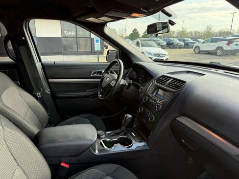 Used 2019 Ford Explorer XLT AWD/4WD image 26
