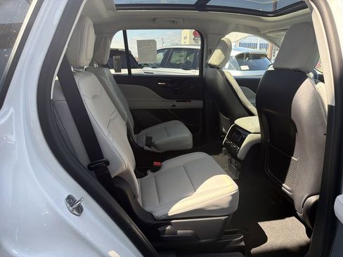 New 2026 Lincoln Aviator AWD image 8