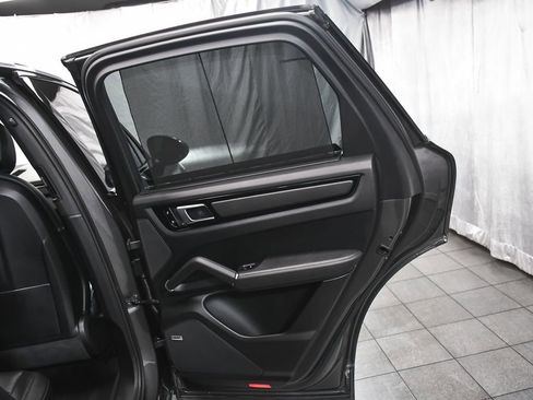 Used 2019 Porsche Cayenne S AWD/4WD image 16