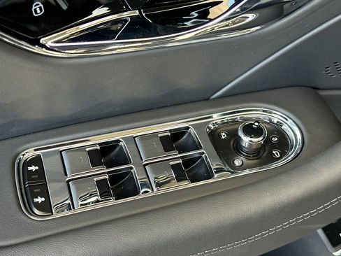 New 2025 Bentley Flying Spur Plug-In Hybrid image 15