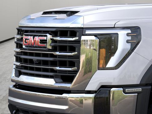 New 2025 GMC Sierra 3500 SLT w/ SLT Convenience Package image 22