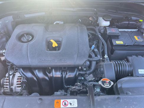 Used 2025 Kia Soul LX w/ LX Technology Package FWD image 34