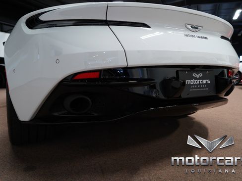 Used 2018 Aston Martin DB11 Coupe image 21