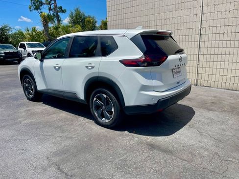 Used 2025 Nissan Rogue SV FWD image 3