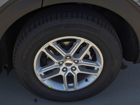 New 2026 Ford Explorer Active w/ Active Comfort Package RWD image 7