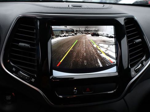 Used 2020 Jeep Cherokee Limited image 22