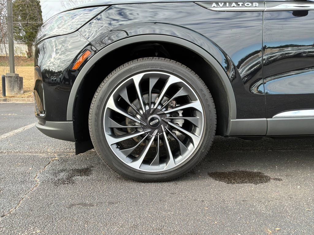 Certified 2025 Lincoln Aviator Reserve w/ Illumination Package RWD image 29