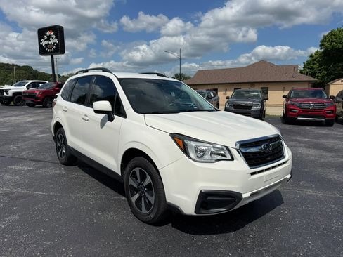 Used 2018 Subaru Forester 2.5i w/ Alloy Wheel Package AWD/4WD image 8
