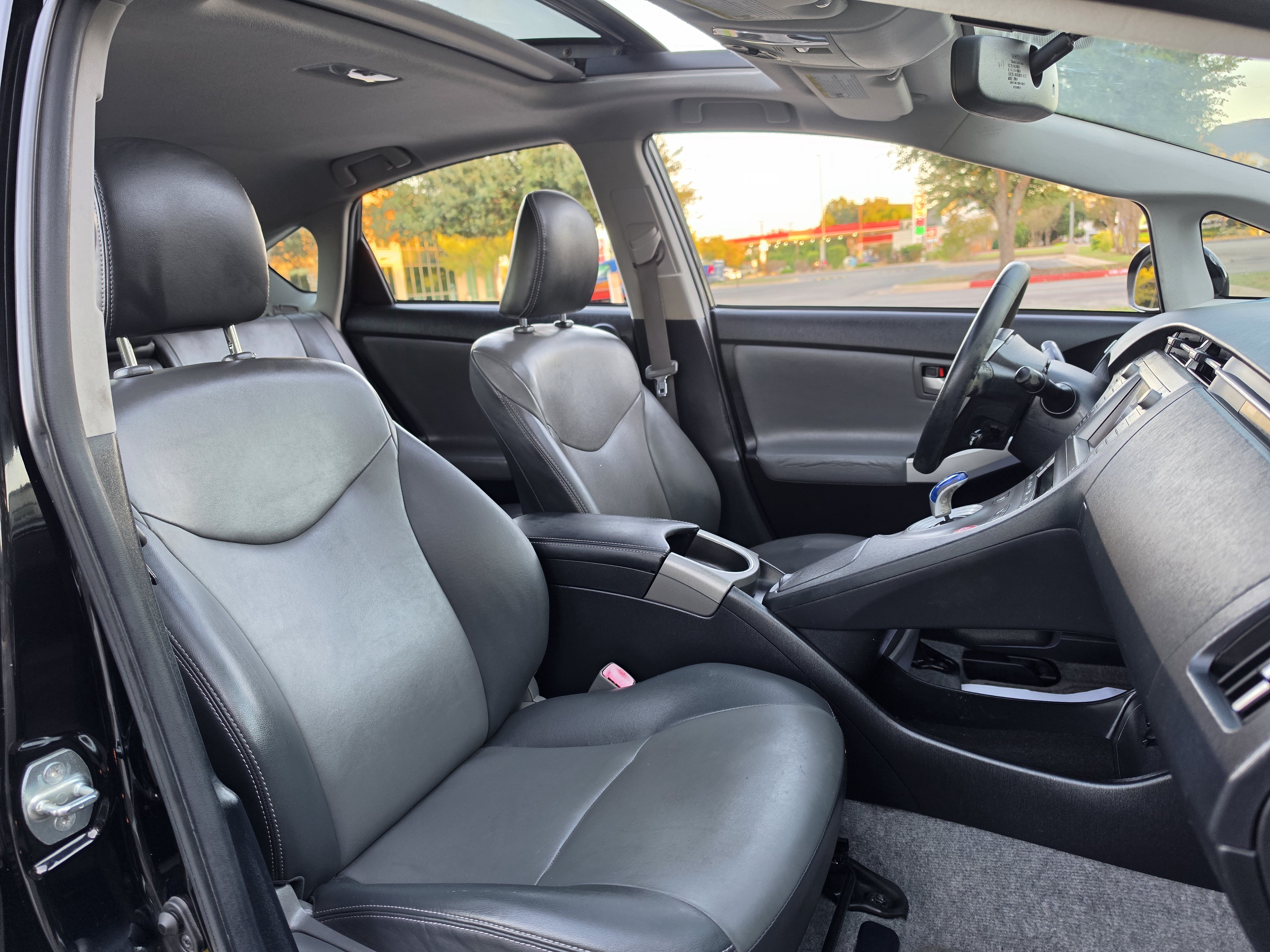 Used 2013 Toyota Prius Four w/ Deluxe Solar Roof Pkg FWD image 17