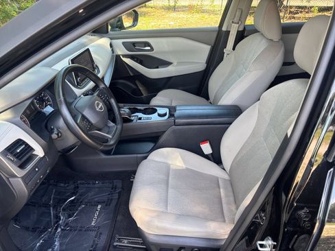 Used 2025 Nissan Rogue SV AWD/4WD image 24