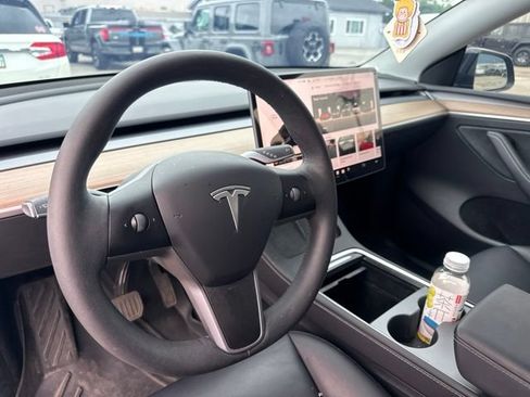 Used 2025 Tesla Model Y Long Range RWD image 10