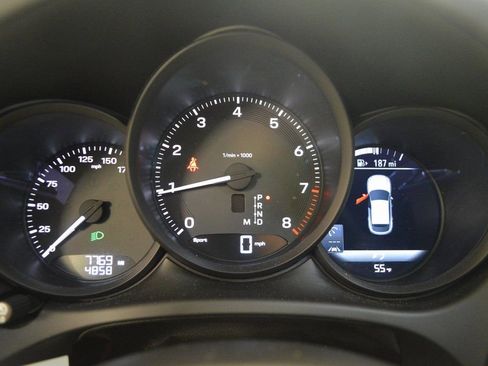 Certified 2025 Porsche Macan AWD/4WD image 23