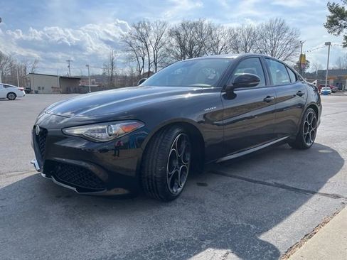 Used 2023 Alfa Romeo Giulia Veloce image 3