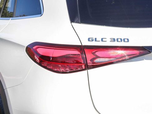 Used 2024 Mercedes-Benz GLC 300 image 9