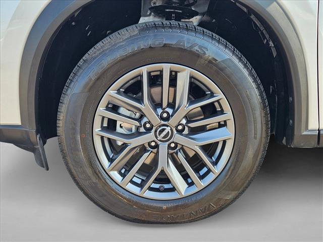 Used 2024 Nissan Rogue S FWD image 23