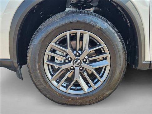 Used 2024 Nissan Rogue S FWD image 23